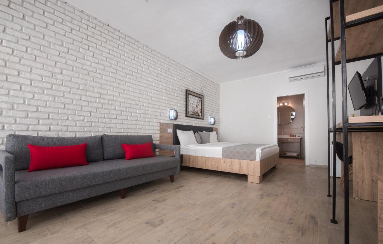 فندق Boutique 23 Douăzeci şi Trei August المظهر الخارجي الصورة