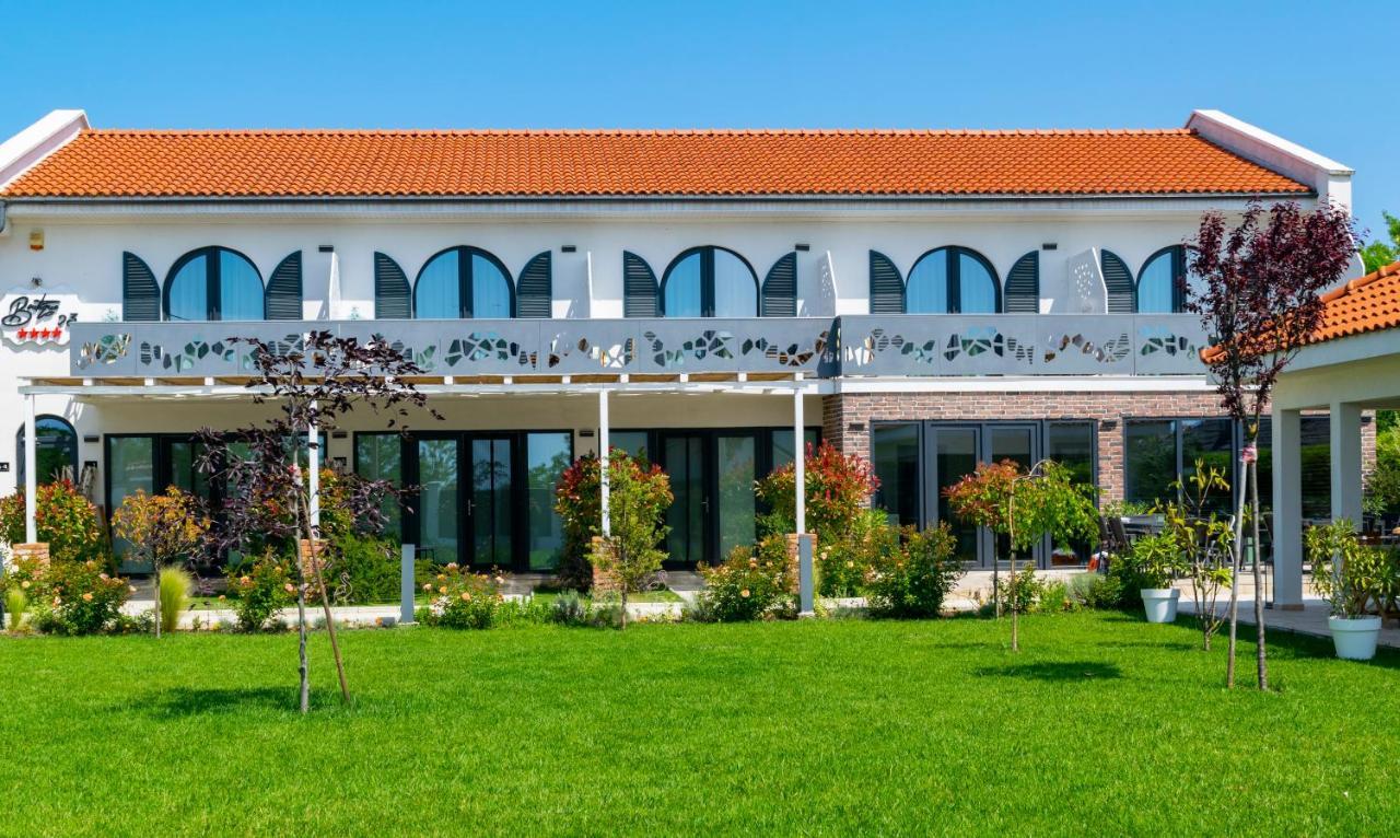 فندق Boutique 23 Douăzeci şi Trei August المظهر الخارجي الصورة