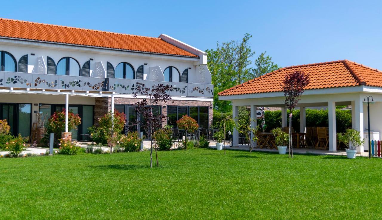 فندق Boutique 23 Douăzeci şi Trei August المظهر الخارجي الصورة
