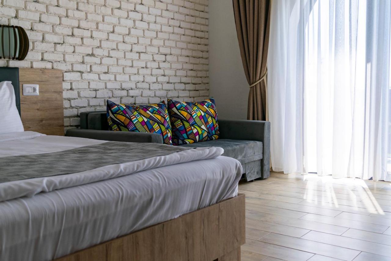 فندق Boutique 23 Douăzeci şi Trei August المظهر الخارجي الصورة