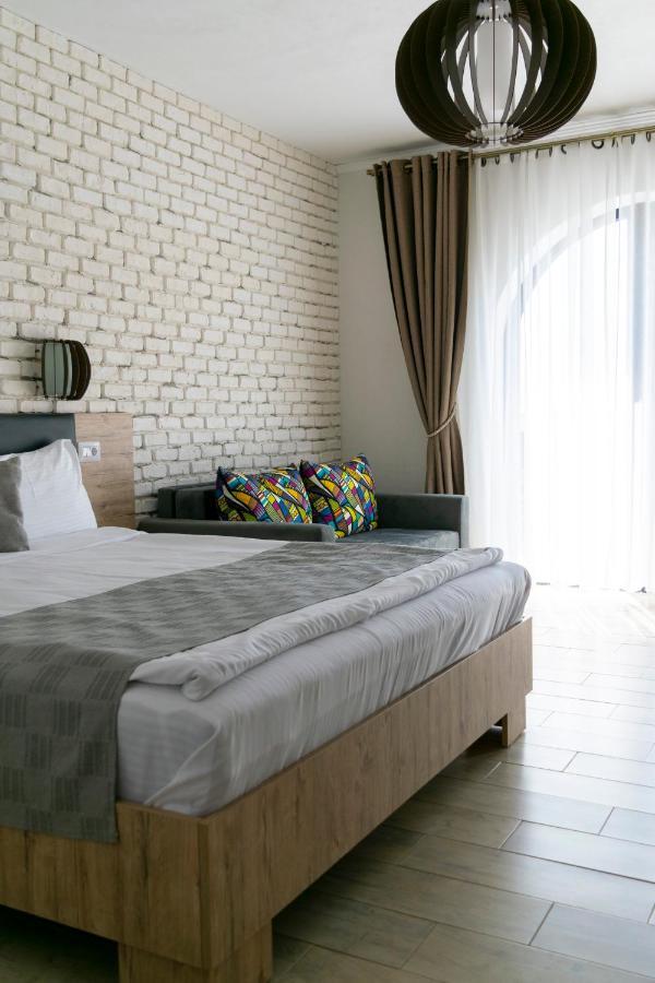 فندق Boutique 23 Douăzeci şi Trei August المظهر الخارجي الصورة