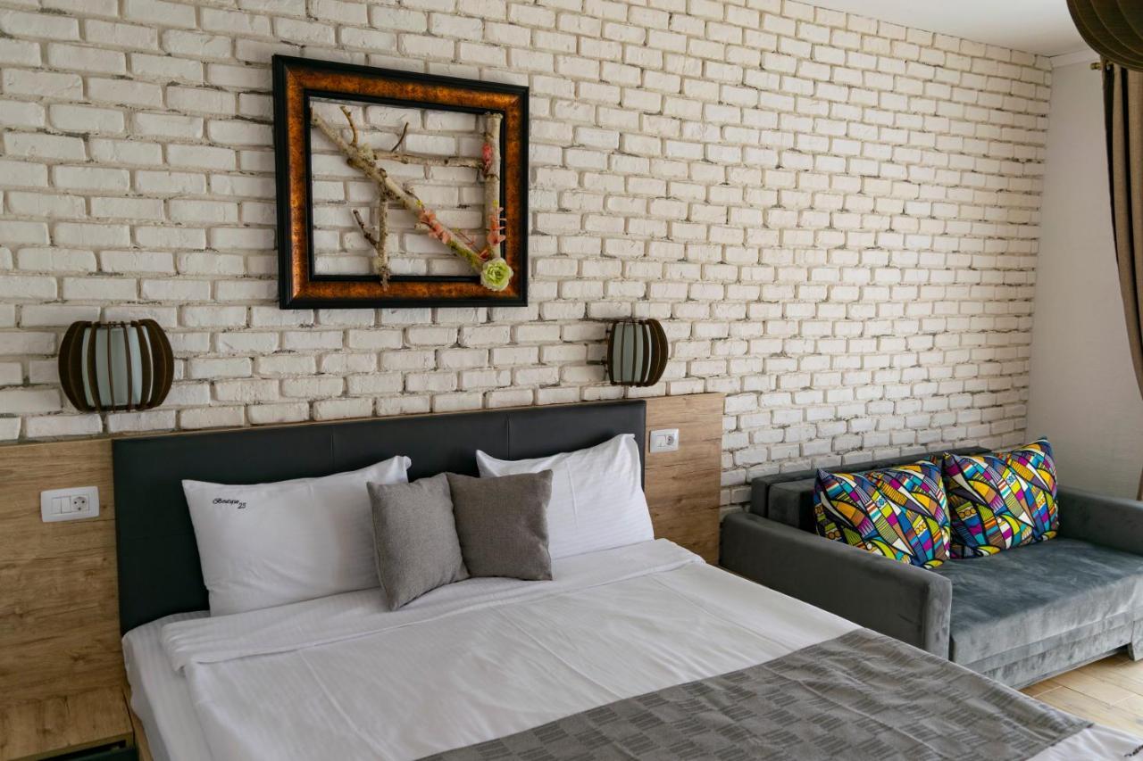 فندق Boutique 23 Douăzeci şi Trei August المظهر الخارجي الصورة
