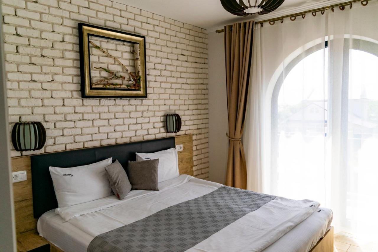 فندق Boutique 23 Douăzeci şi Trei August المظهر الخارجي الصورة