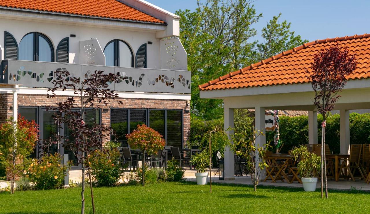 فندق Boutique 23 Douăzeci şi Trei August المظهر الخارجي الصورة